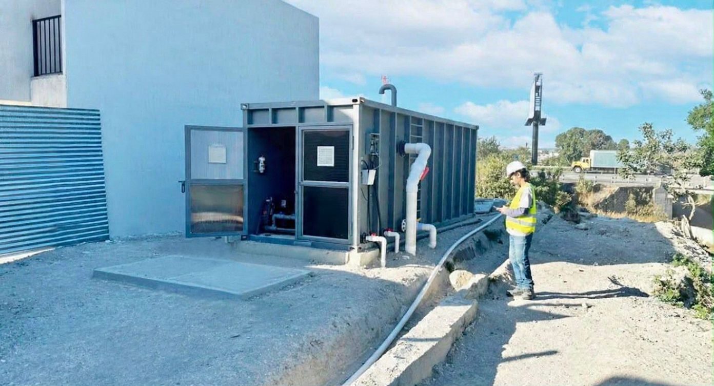 Planta de tratamiento instalada con operador